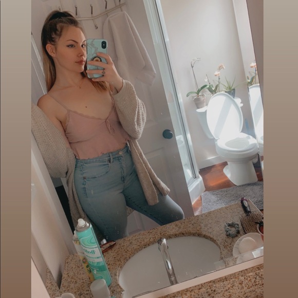 Meet your Posher, Erin - Picture 2 of 6